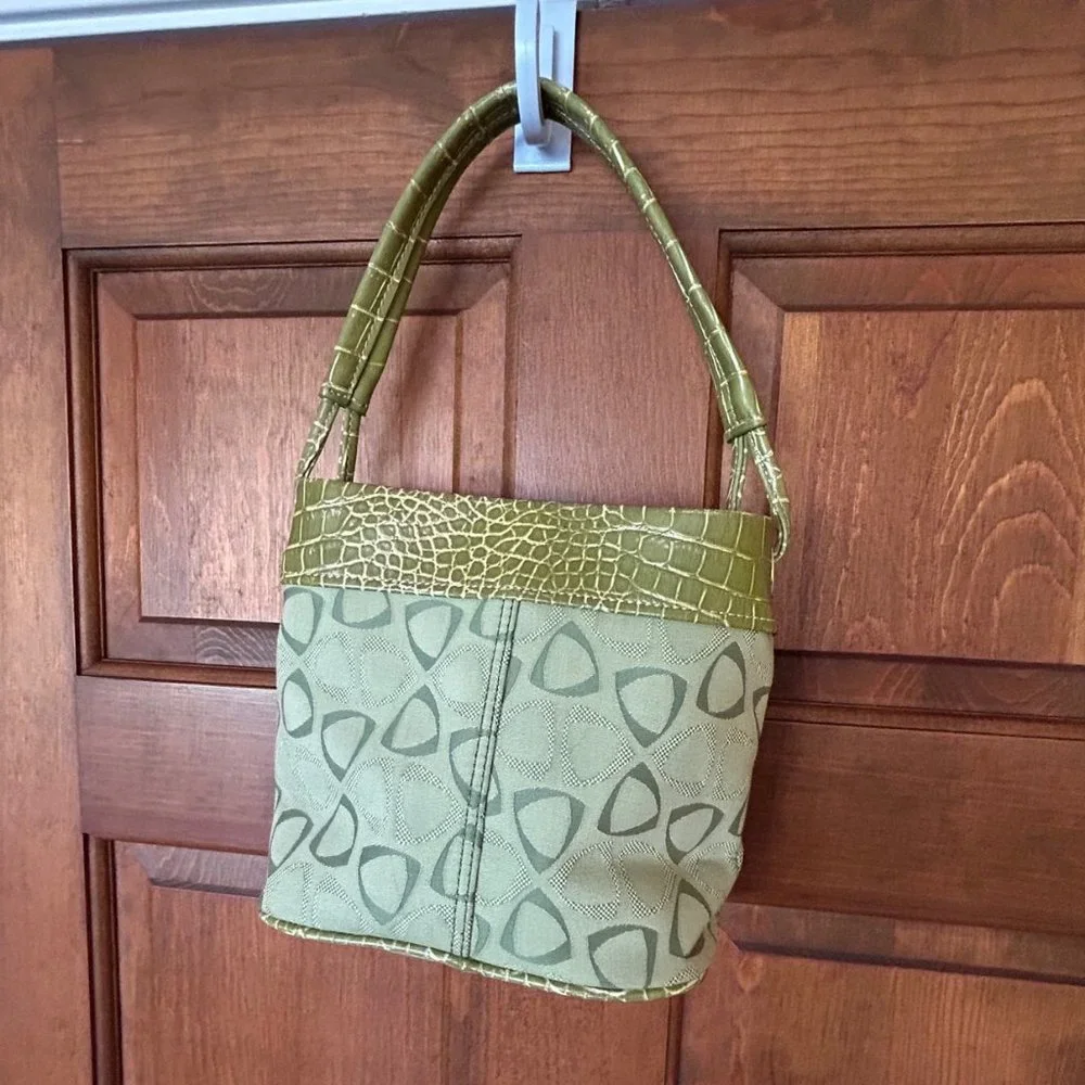 Light Green purse, Liz Claiborne bag - Picture 5 of 6